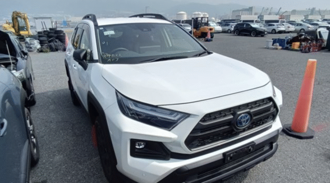 TOYOTA RAV4 HV Adventure 2