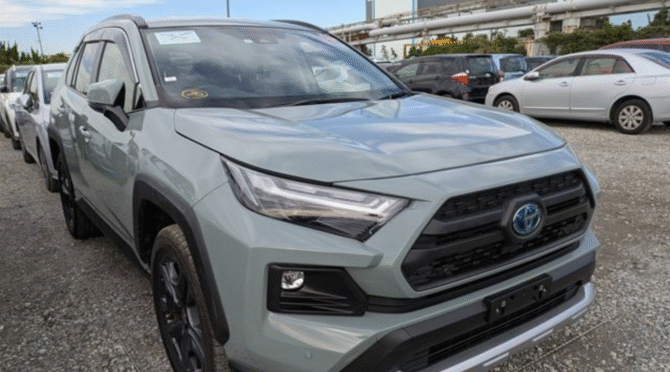TOYOTA RAV4 HV Adventure 2