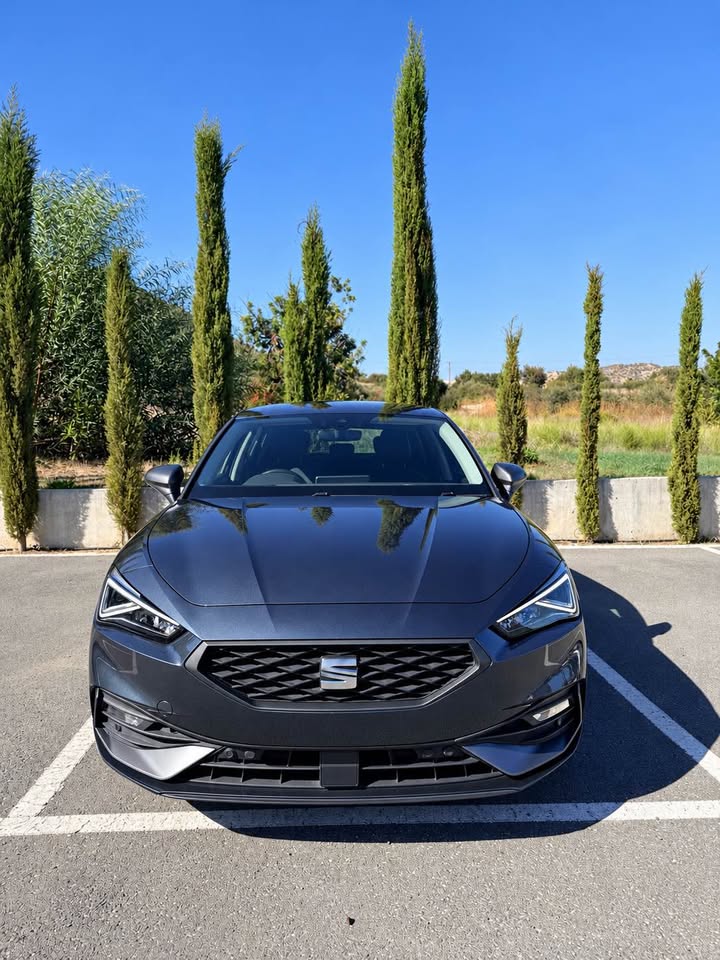 SEAT Leon FR 1.5 eTSI 2023 - photo 1